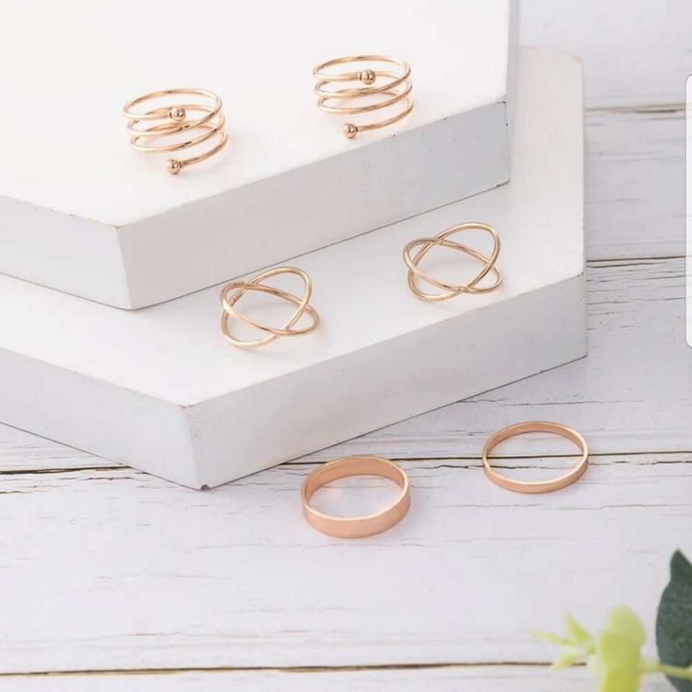 *Eleanor* Twisted Gold Rings - Picture 4 of 4
